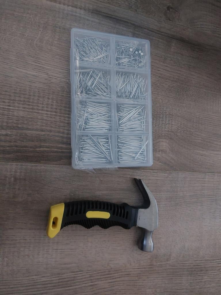Assortiment spijkers met kleine klauwhamer, Doe-het-zelf en Verbouw, Gereedschap | Handgereedschap, Nieuw, Ophalen of Verzenden