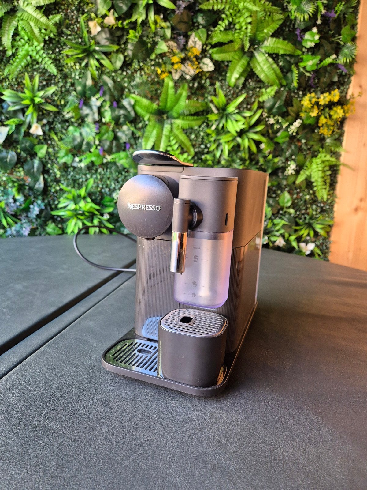 Nespresso De'Longhi Lattissima One - Direct drinkbare koffie