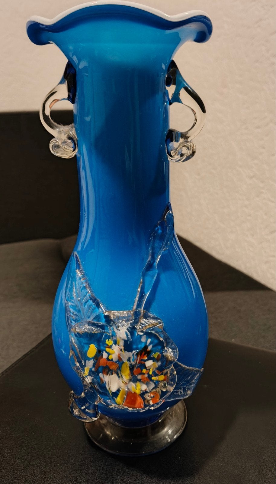 Prachtige kobaltblauwe vaas met kleurrijke details, Antiek en Kunst, Ophalen of Verzenden