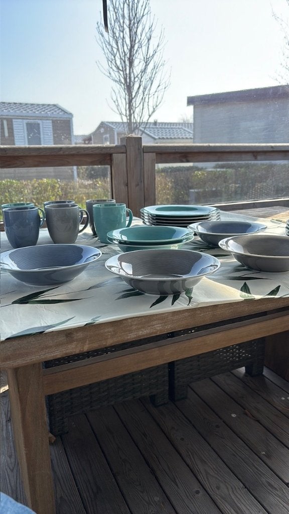 Gekleurd servies - borden en mokken, Huis en Inrichting, Keuken | Servies, Ophalen of Verzenden, Gebruikt, Overige stijlen, Bord(en)