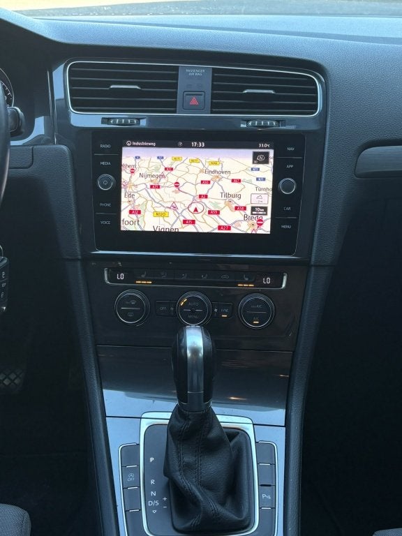 Foto 17 van Volkswagen Golf 1.0 TSI HighLine DAB Stoelvw PDC ACC Massage