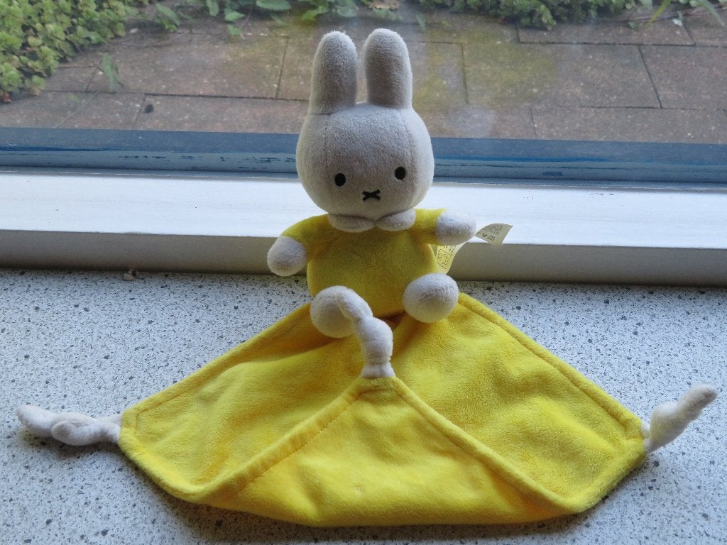 Knufeldoek Nijntje geel velours doek merk Tiamo Mercis, Geel, Konijn, Ophalen of Verzenden, Zo goed als nieuw