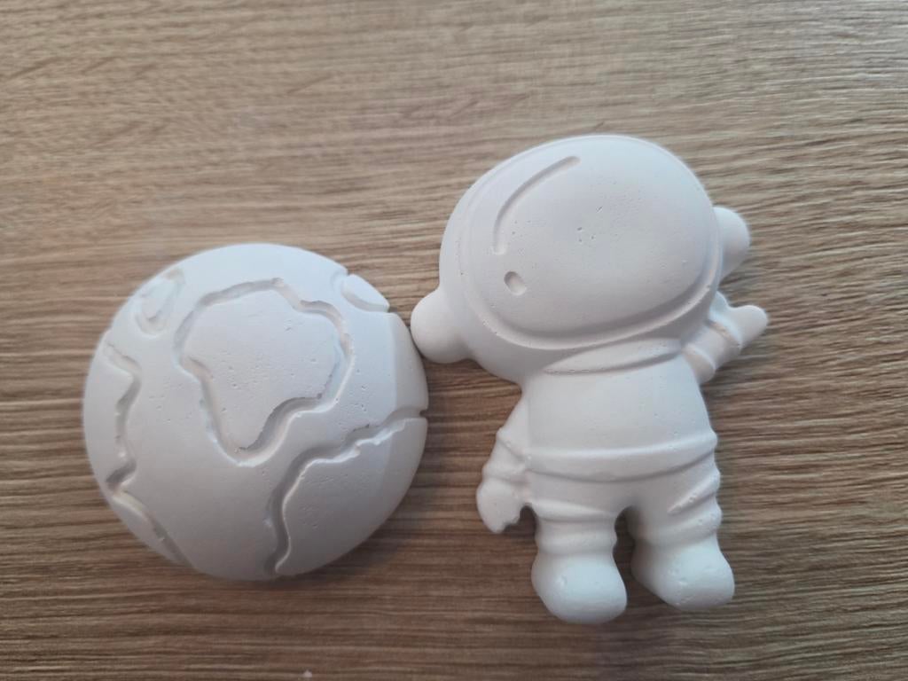 Astronaut met wereldbol, Ophalen of Verzenden, Nieuw