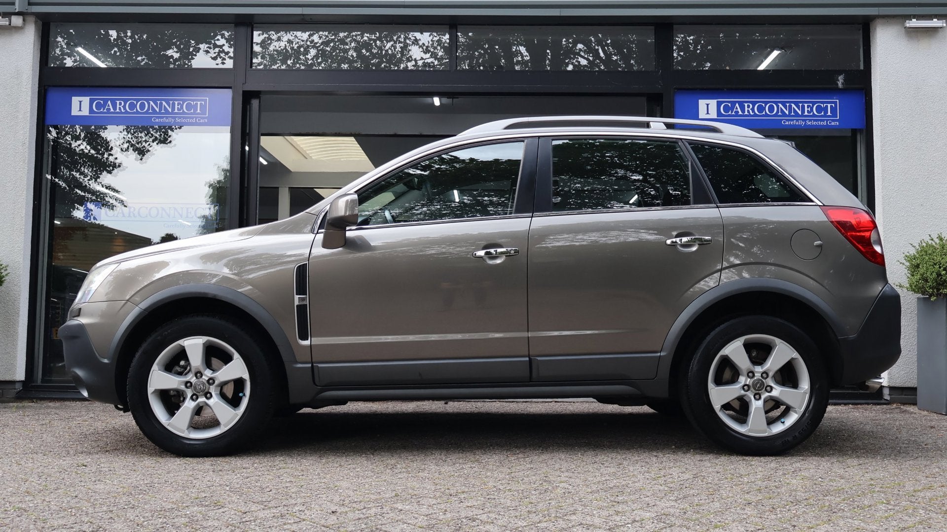 Opel Antara 3.2 V6 Cosmo|Leder|PDC|Tr.haak|Xenon|Cruise|NAP, Automaat, 3195 cc, 2000 kg, Beige