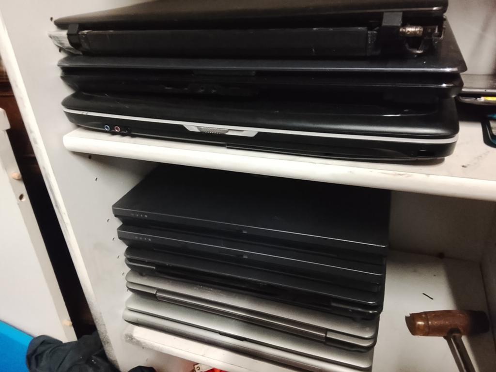 Partij van 10 laptops voor de handige Harry, Gebruikt, HDD, Minder dan 4 GB, Qwerty