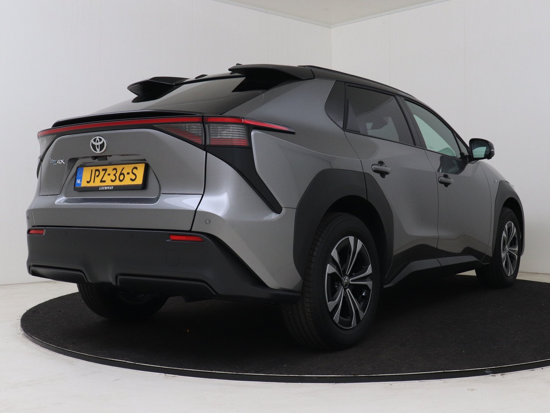 Toyota Bz4x Dynamic 71 kWh Bi-Tone + Panoramisch dak, Auto's, Stof, Origineel Nederlands, 204 pk, SUV of Terreinwagen