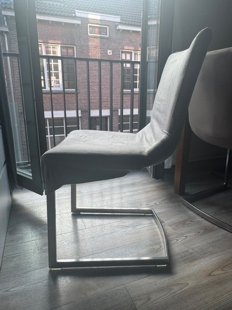 GRATIS: Zes (6) Xooon design eetkamerstoelen RVS + hoezen, Huis en Inrichting, Ophalen, Kunststof, Gebruikt, Grijs