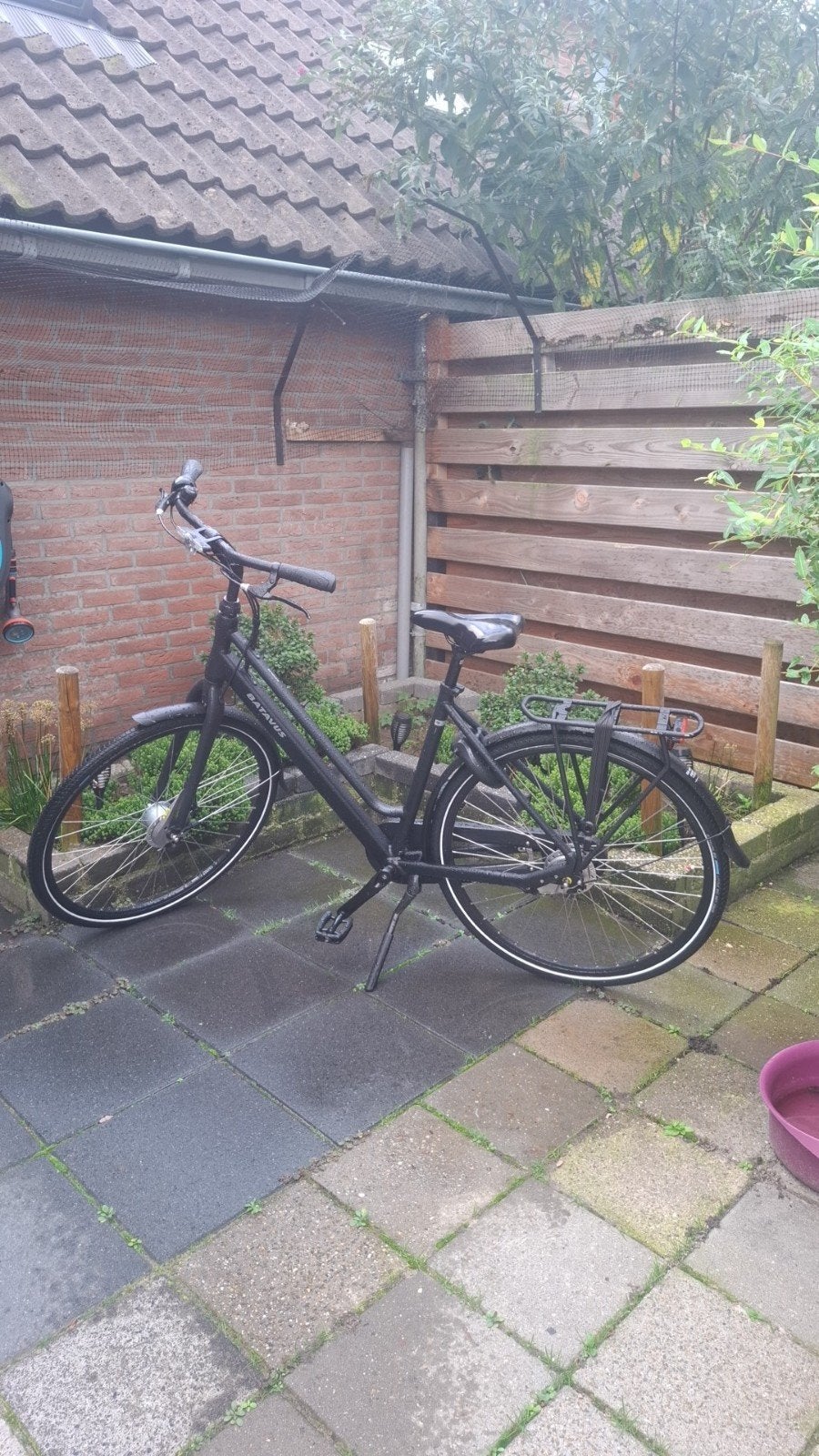 Zwarte Batavus fiets met Hydraulische remmen en DynamoLamp., Ophalen, Zo goed als nieuw, Batavus, Handrem