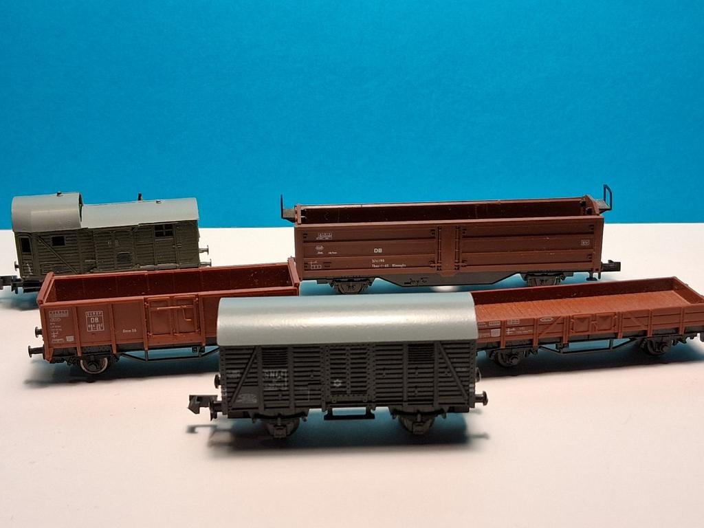 Set van 5 goederenwagons n spoor, Hobby en Vrije tijd, Modeltreinen | N-Spoor, Overige merken, Gebruikt, Gelijkstroom, Brug, Tunnel of Gebouw