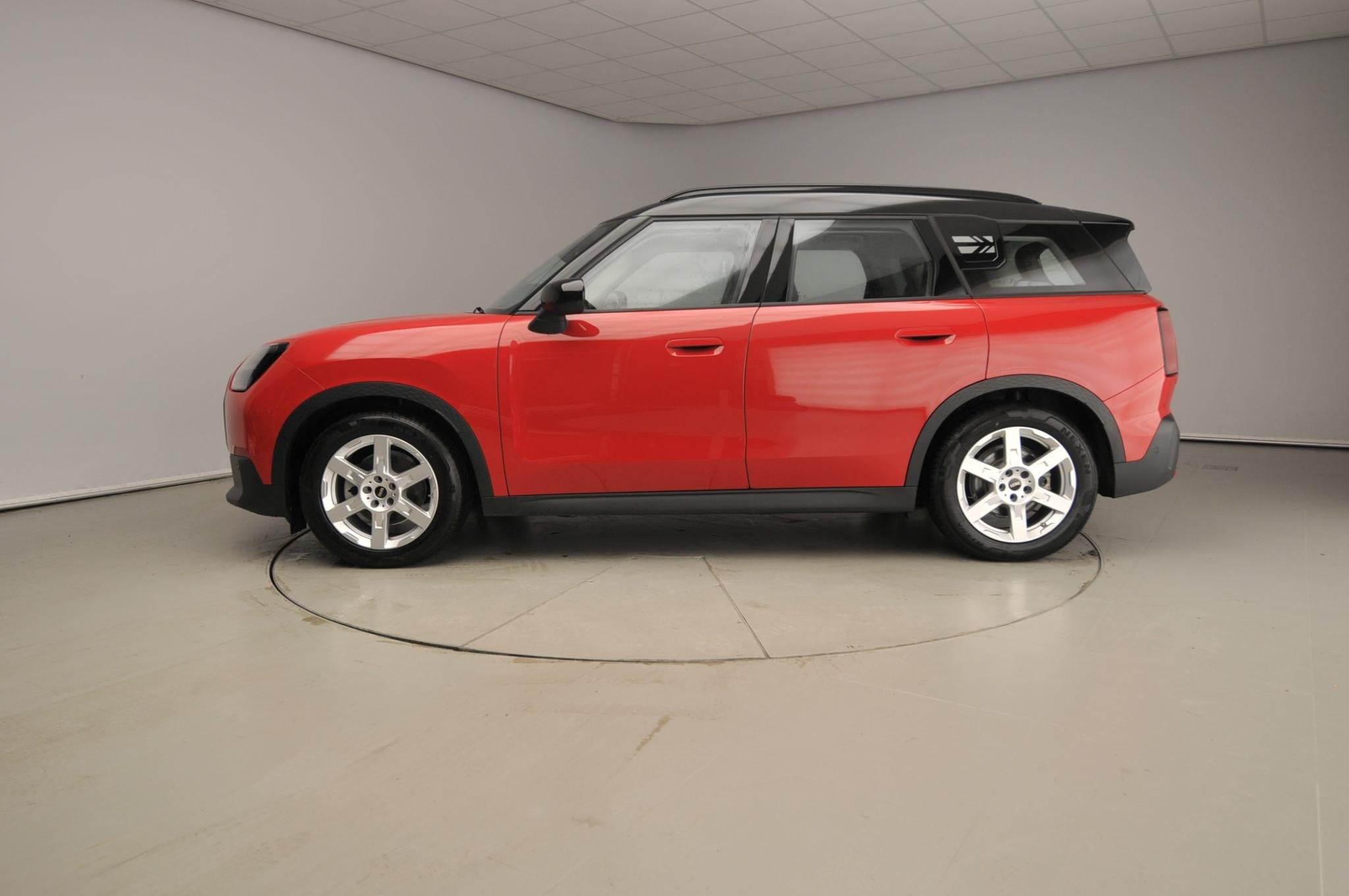 MINI Countryman E Classic / Driving assist / LED / Park assi, Stof, Countryman, Met garantie (alle), 204 pk
