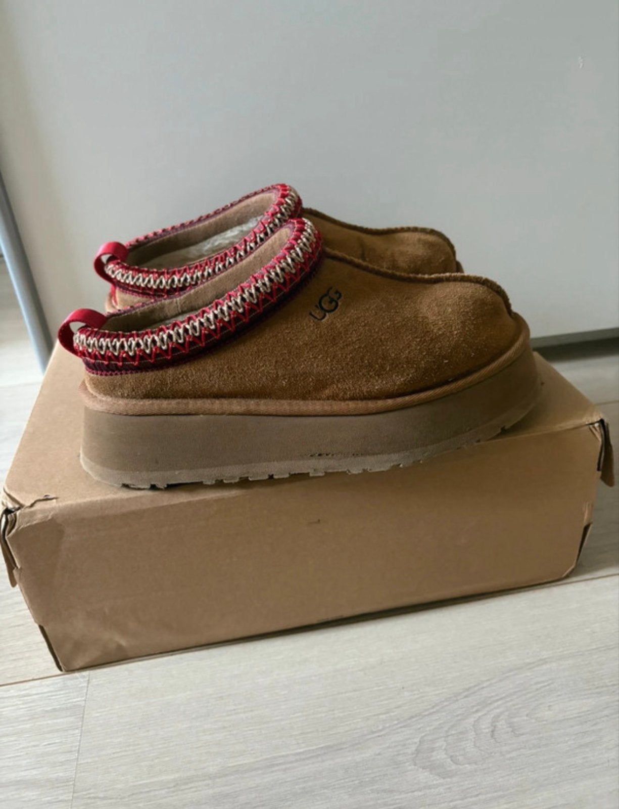 UGG Tazz pantoffels maat 36, Kleding | Dames, Schoenen, Zo goed als nieuw, Pantoffels of Sloffen, Bruin, Ophalen of Verzenden