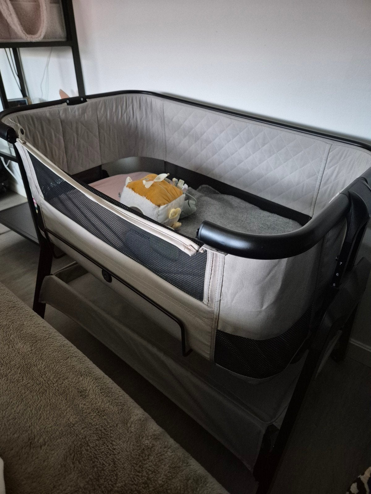 Qute Q-Breez Plus Co-sleeper Taupe, Ophalen, Zo goed als nieuw
