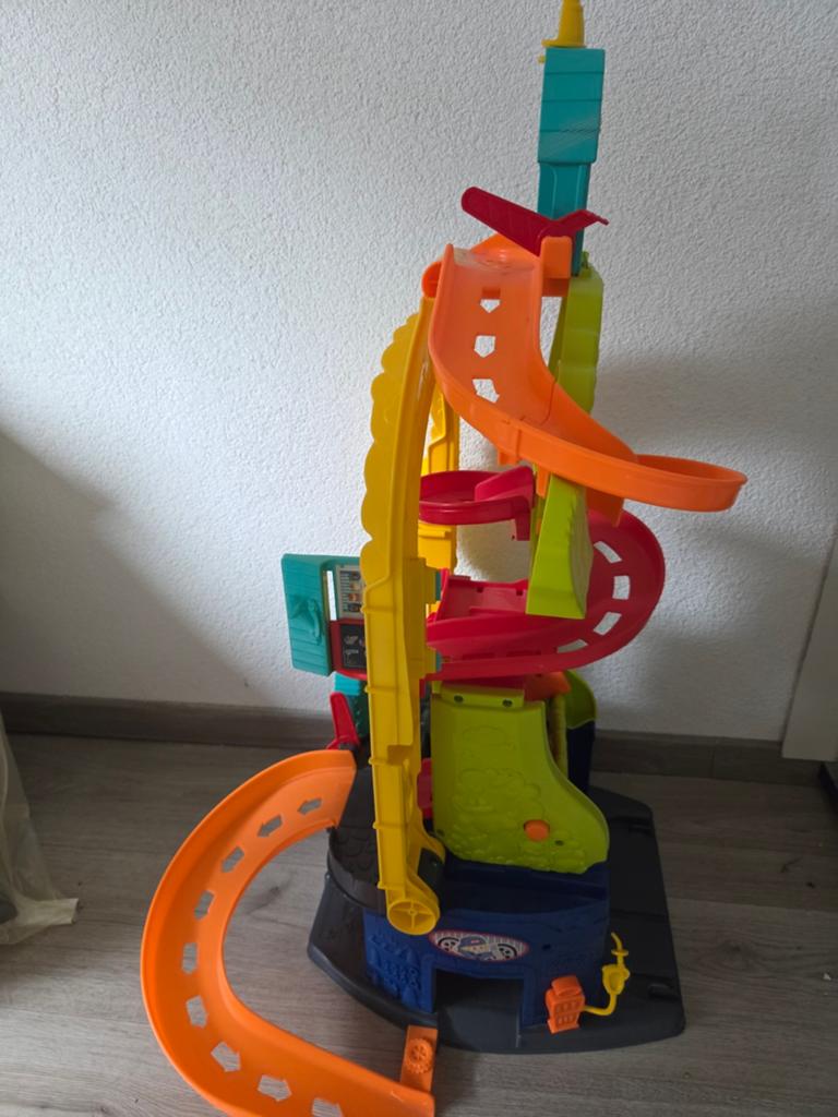 Fisher price race toren - nieuwstaat, Kinderen en Baby's, Speelgoed | Fisher-Price, Ophalen, Zo goed als nieuw, Speelset