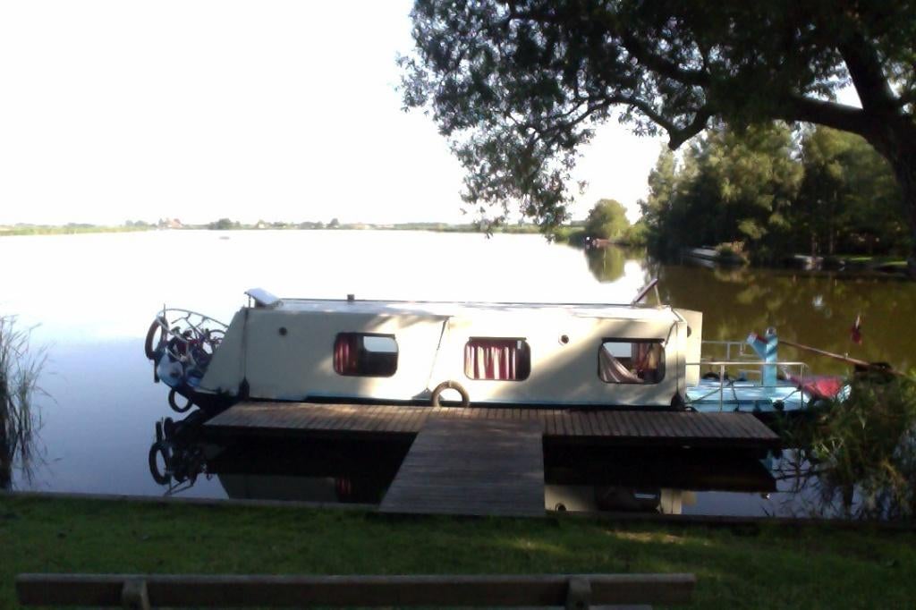 Oude platbodem (opknapper) als water camper te koop, Watersport en Boten, Overige Watersport en Boten, Gebruikt, Ophalen