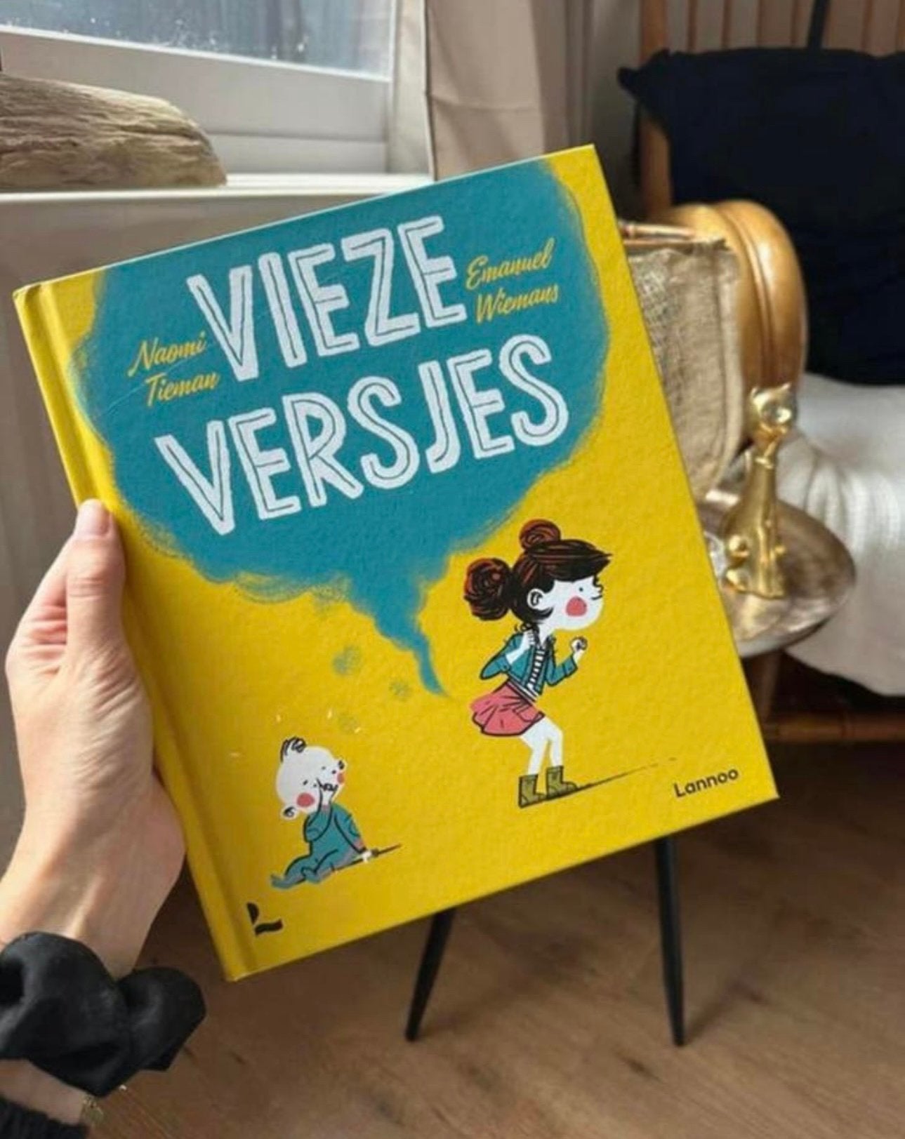Het grappige kinderboek “Vieze versjes” van Naomi Tieman, Boeken, Ophalen of Verzenden, Zo goed als nieuw, Fictie algemeen