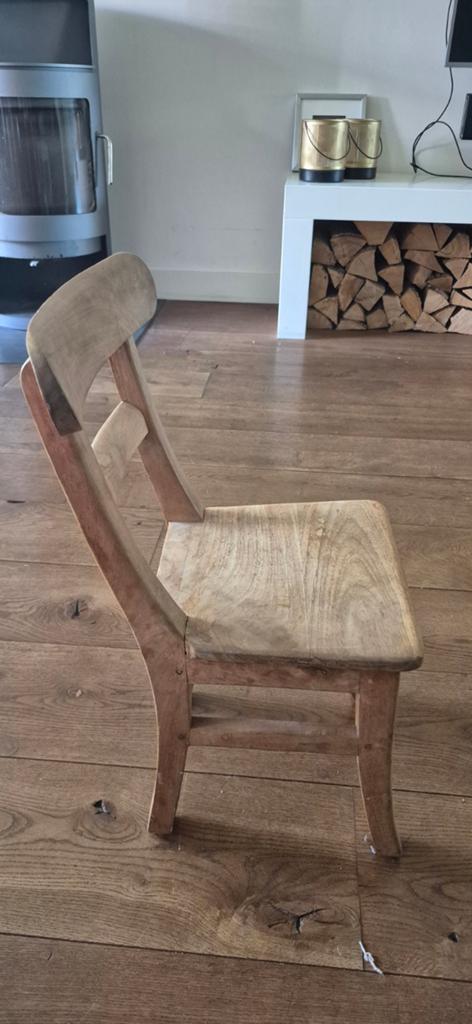 Mooie teakhouten kinderstoel, zithoogte 31,5cm, Ophalen of Verzenden