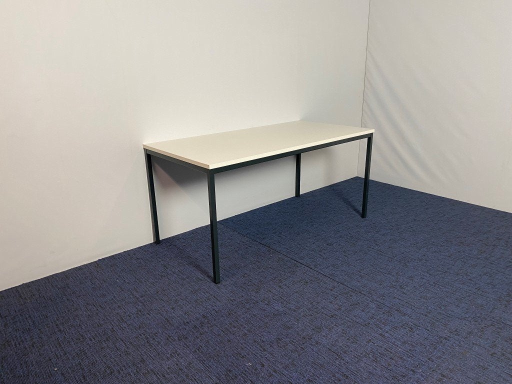 1 x Kantinetafel, wit blad, antraciet frame, 160 x 80 cm.