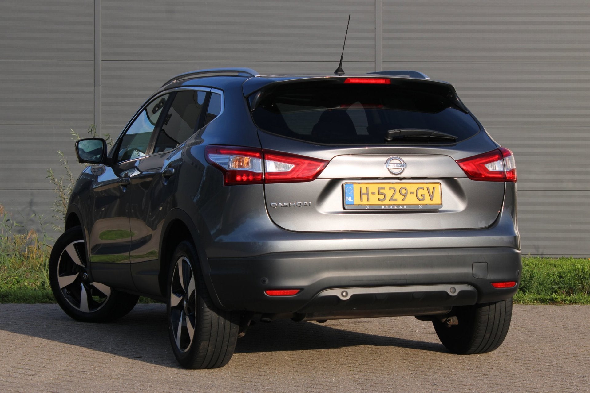 Nissan Qashqai 1.2 ConnectEdition Panodak Navi 360Camera 18I, Voorwielaandrijving, Euro 5, Stof, Zwart