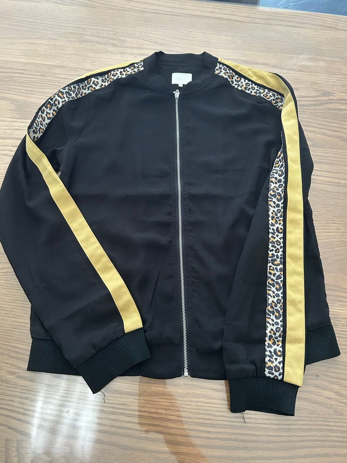 Zwarte bomberjack met luipaardprint en gouden strepen, Ophalen of Verzenden, Zo goed als nieuw, Maat 36 (S), Zwart