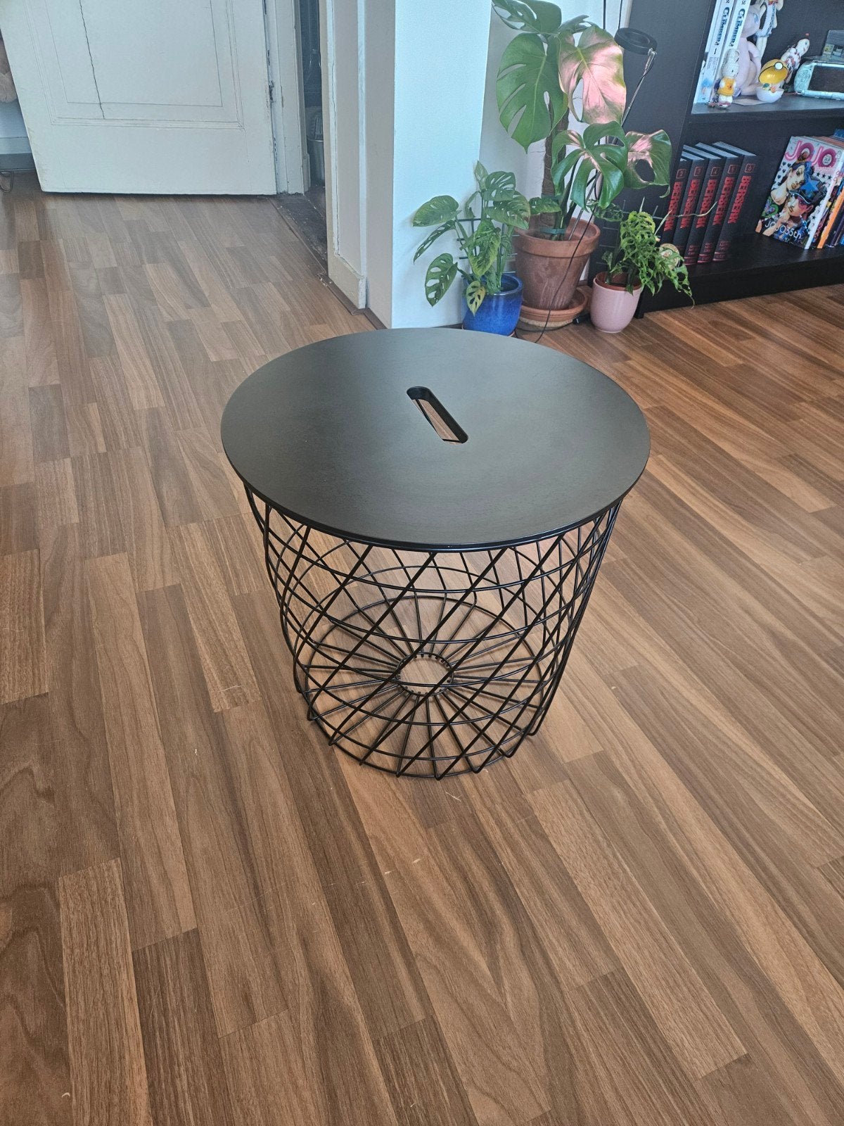 Ikea bijzettafel, Huis en Inrichting, Tafels | Bijzettafels, Minder dan 55 cm, Rond, Zo goed als nieuw, Hout