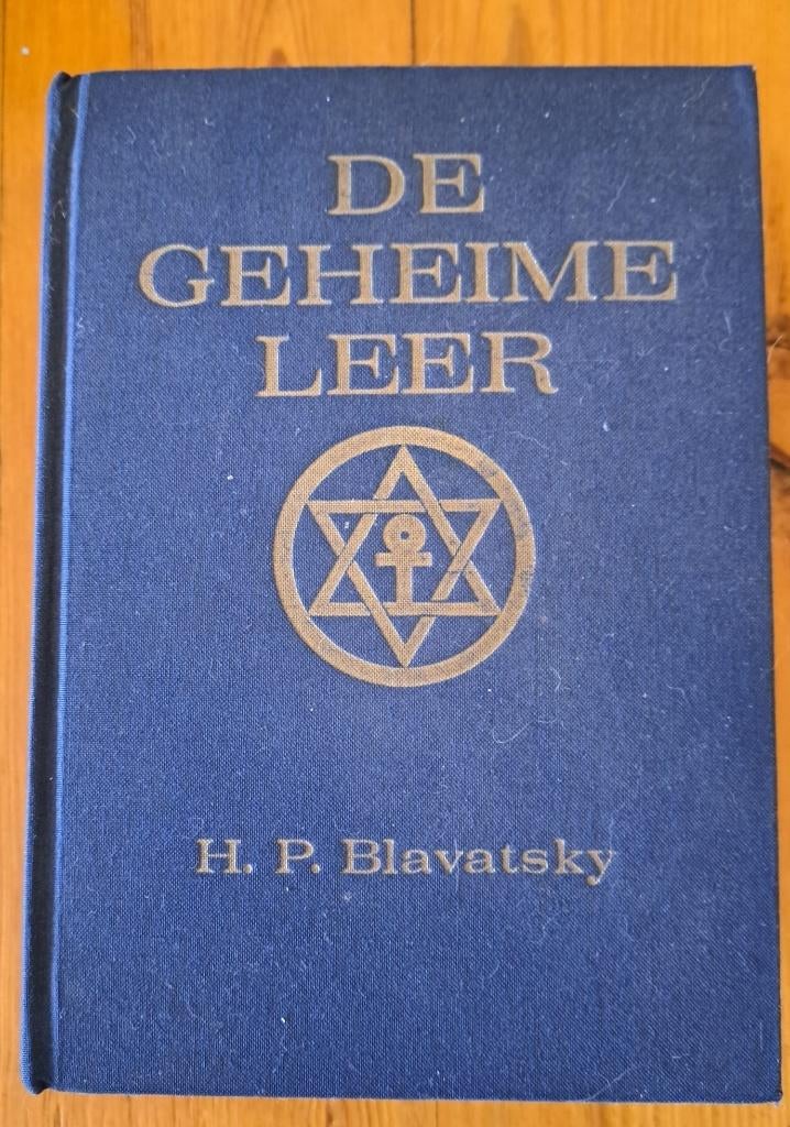 De geheime Leer en Isis ontsluierd  H.P. Blavatsky, Boeken, Ophalen, Achtergrond en Informatie, Spiritualiteit algemeen, Zo goed als nieuw