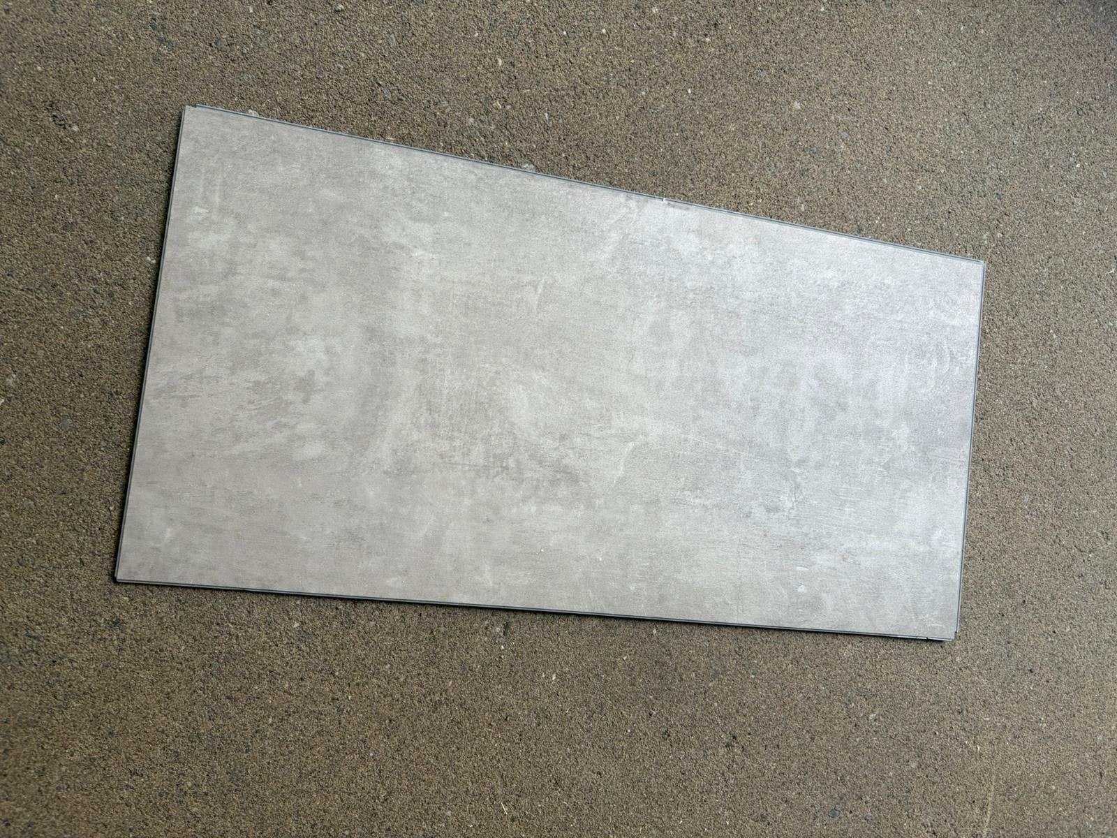 Grijze betonlook pvc vloer 30 m4, Kunststof, 50 tot 150 cm, Ophalen of Verzenden, Zo goed als nieuw