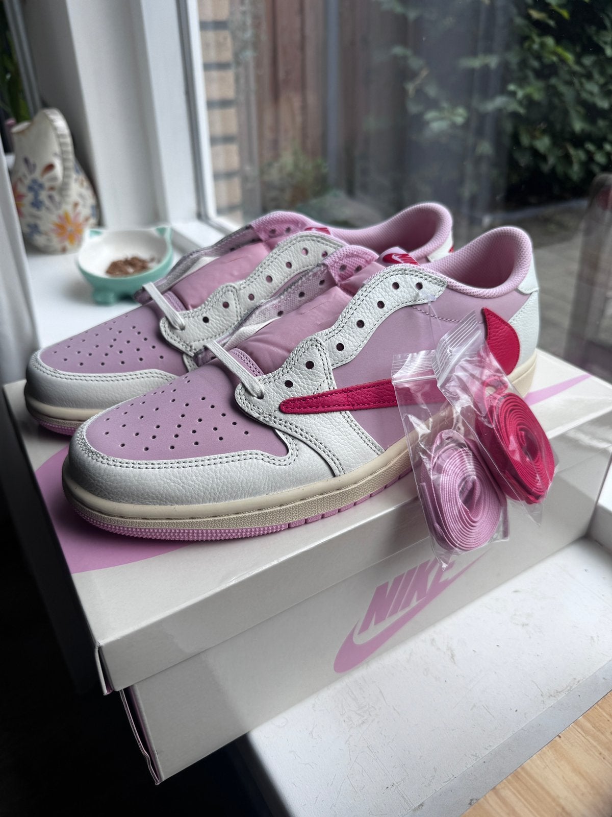 Jordan 1 Low Travis Scott Tropical Pink | 44.5, Overige kleuren, Nieuw, Ophalen of Verzenden, Sneakers of Gympen