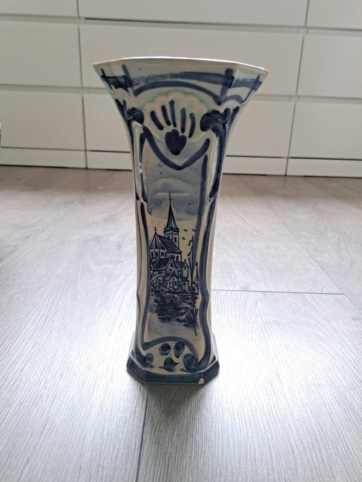 Delfstblauwe vaas, Ophalen