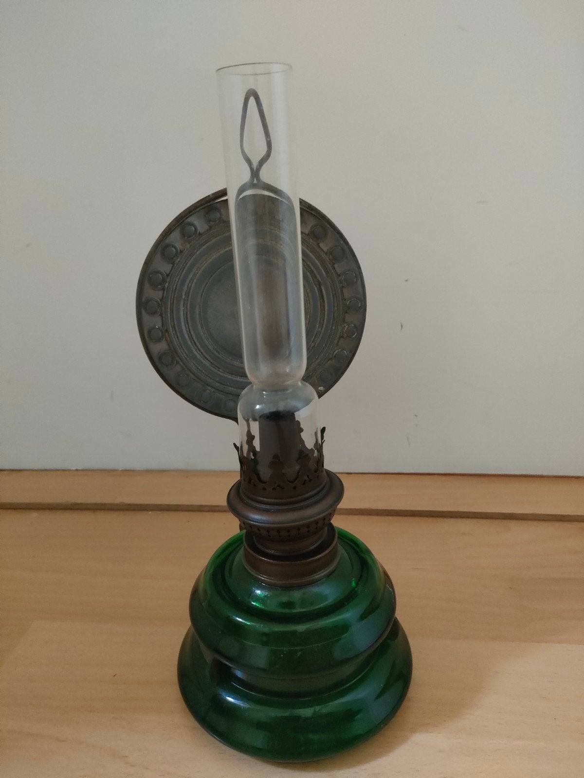 Antieke olielamp met groene glazen voet, Ophalen of Verzenden
