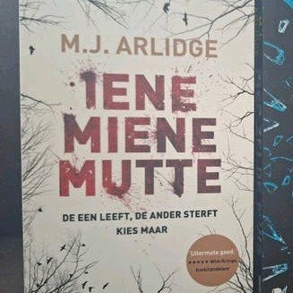 M.J. Arlidge - Iene Miene Mutte, Ophalen of Verzenden, Zo goed als nieuw, M.J. Arlidge