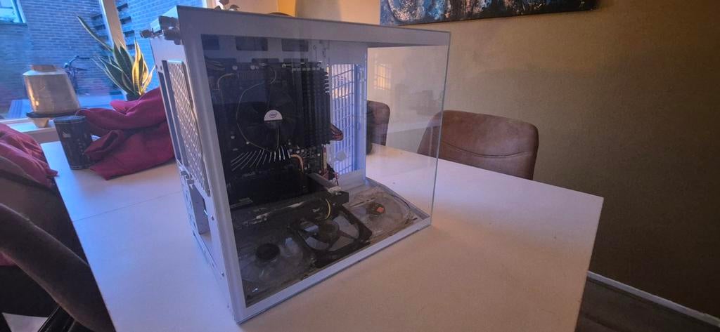 Een game computer voor lichte spellen, Computers en Software, Desktop Pc's, Gebruikt, 2 tot 3 Ghz, SSD, Met videokaart, Gaming