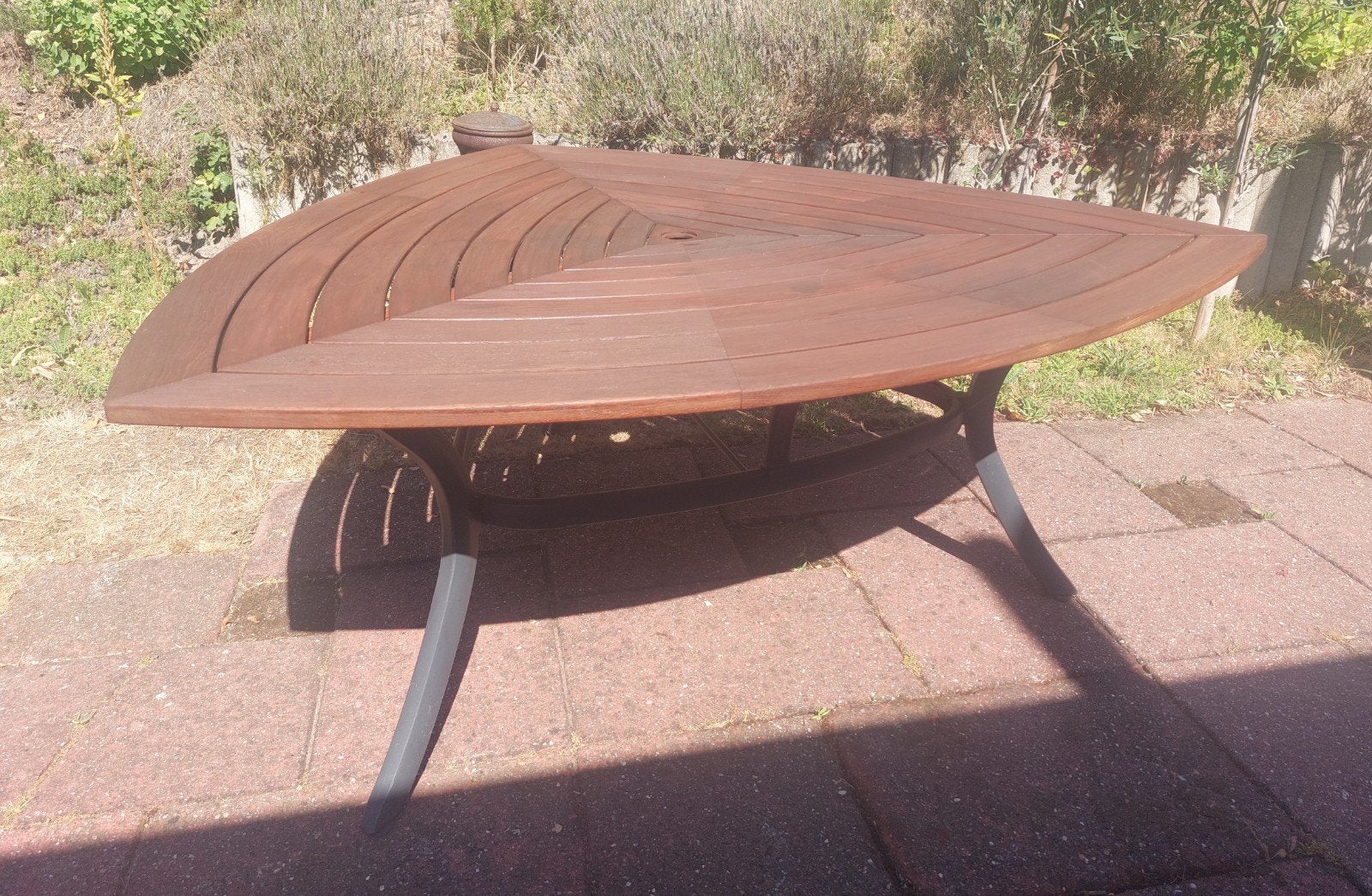Grote, massief houten tuintafel van Hartman, Tuin en Terras, Tuintafels, Ophalen of Verzenden, Zo goed als nieuw, Rond, Hout