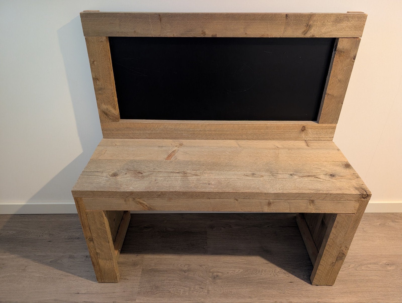 steigerhouten speeltafel met krijtbord, Ophalen, Zo goed als nieuw