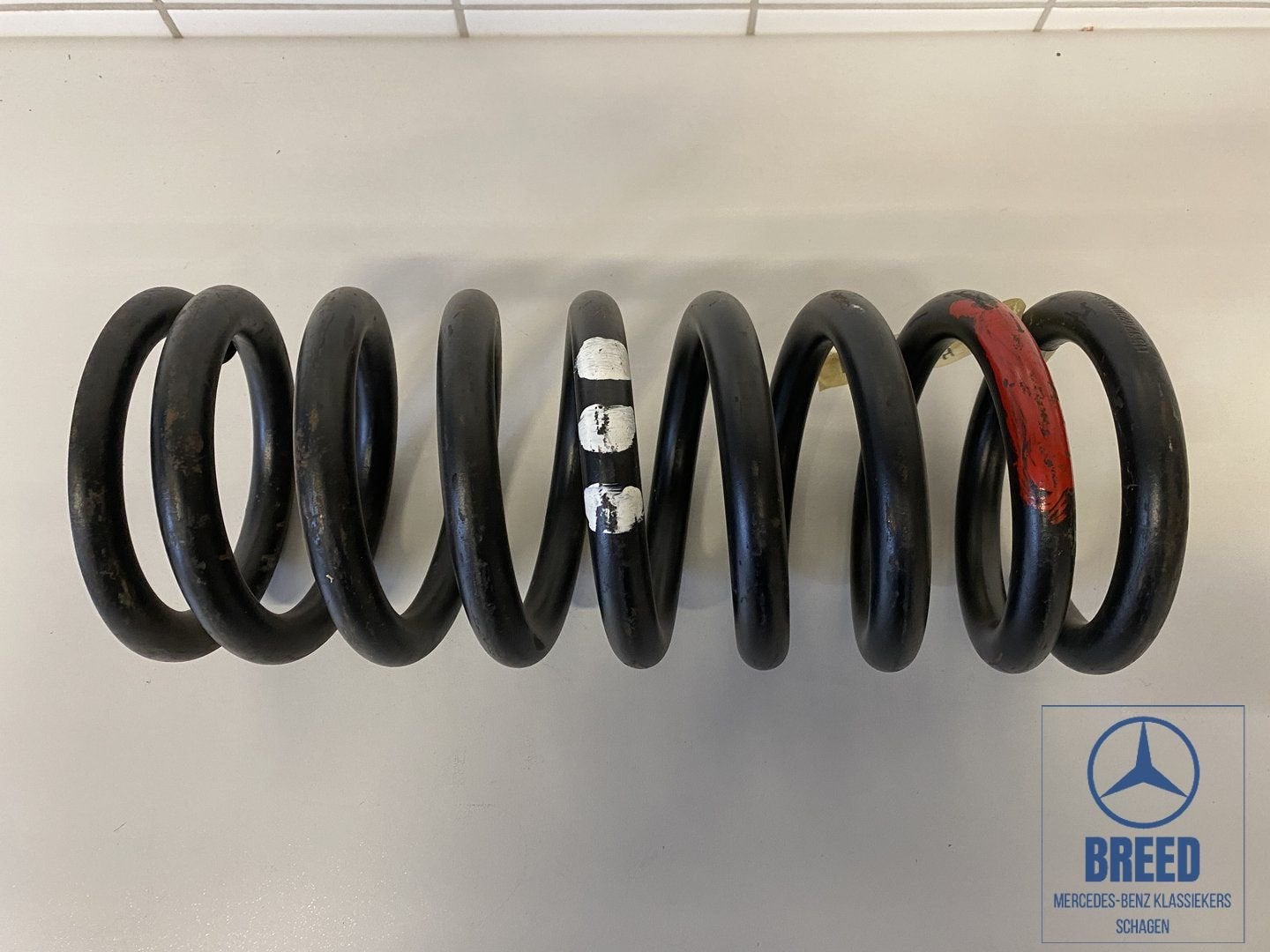 NOS spiraalveer achterzijde voor Mercedes-Benz W114 W115 /8, -, Nieuw, Ophalen of Verzenden, -
