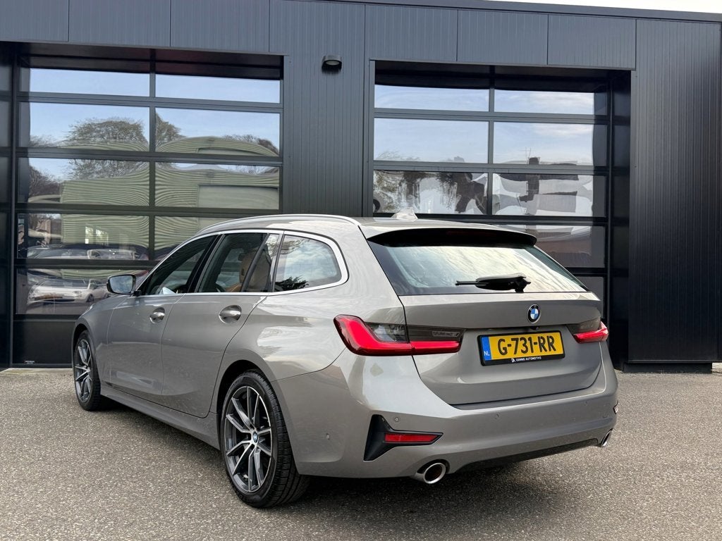 BMW 3-Serie Touring 330i Individual Edition Oxidgrau Pano, Auto's, Automaat, Achterwielaandrijving, Gebruikt, Euro 6