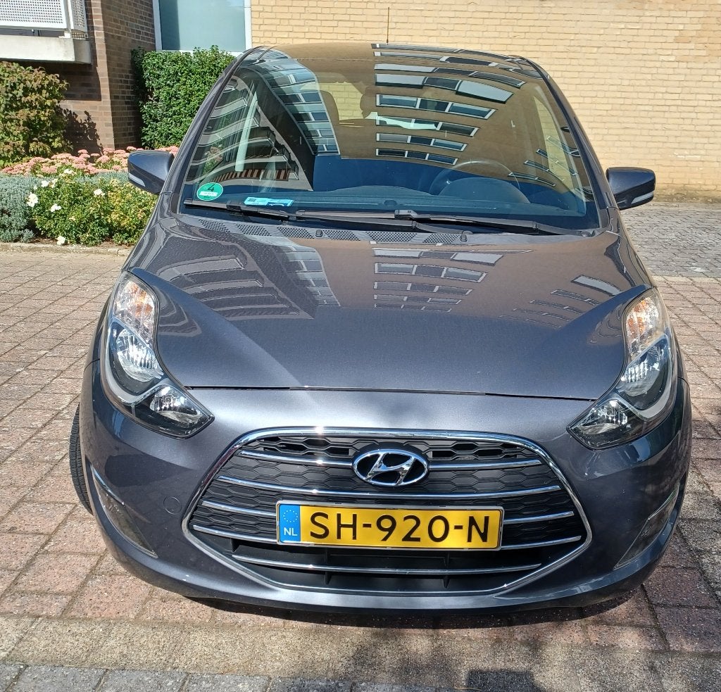 Hyundai iX20 1.6i Blue 124pk 2018 Grijs, Dealer onderhouden, 15 km/l, 4 cilinders, 1197 kg