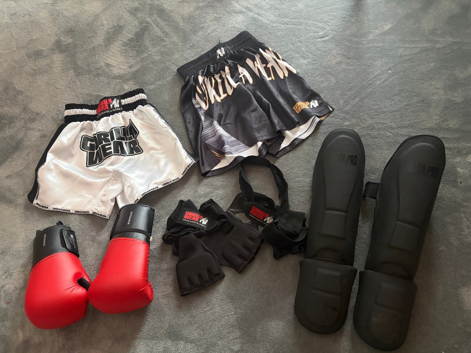 Kickboks set z.g.a.n. (broekjes maat S), Sport en Fitness, Vechtsporten en Zelfverdediging, Overige, Vechtsportbescherming, Ophalen of Verzenden