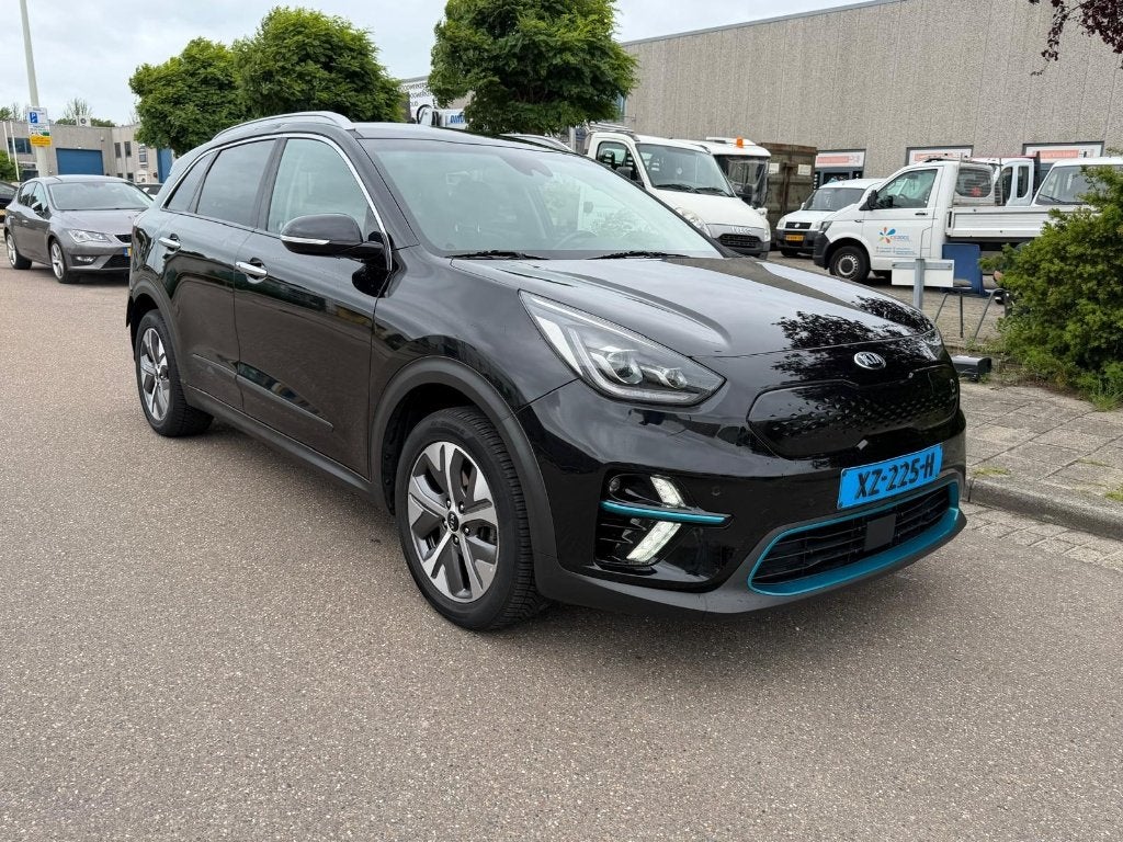 Kia e-Niro ExecutiveLine 64kWh Elektrisch 2019 Zwart, Auto's, 1712 kg, Zwart, 630 min, 180 kWh