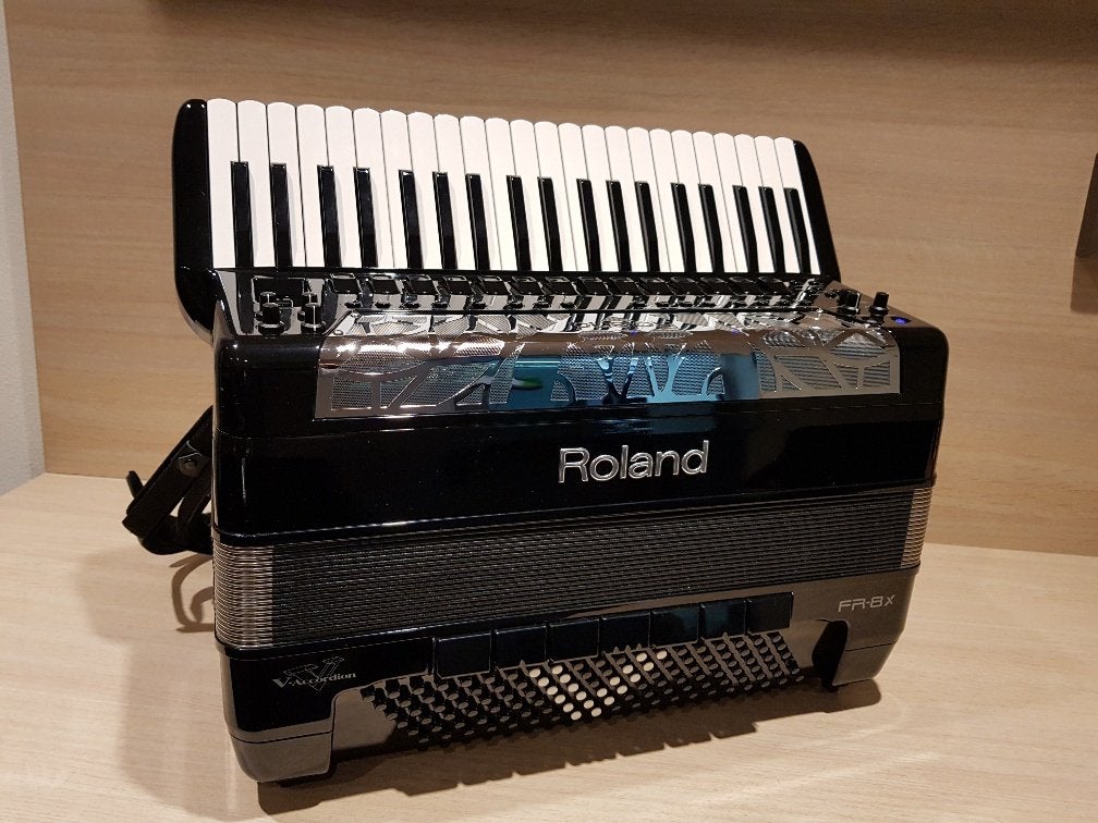 Roland FR-8X BK V-accordeon occasion model FR8X, Muziek en Instrumenten, Overige merken, Gebruikt, 2036-1 Nakagawa, Hosoe-cho, Hamana-ku, Hamamatsu, Shizuoka 431-1304, Japan