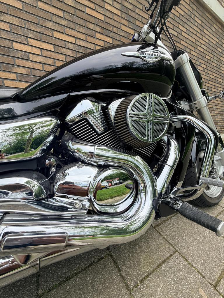 Suzuki VZR 1800R Intruder Black on Chrome, 2 cilinders, Gebruikt, Particulier, Meer dan 35 kW