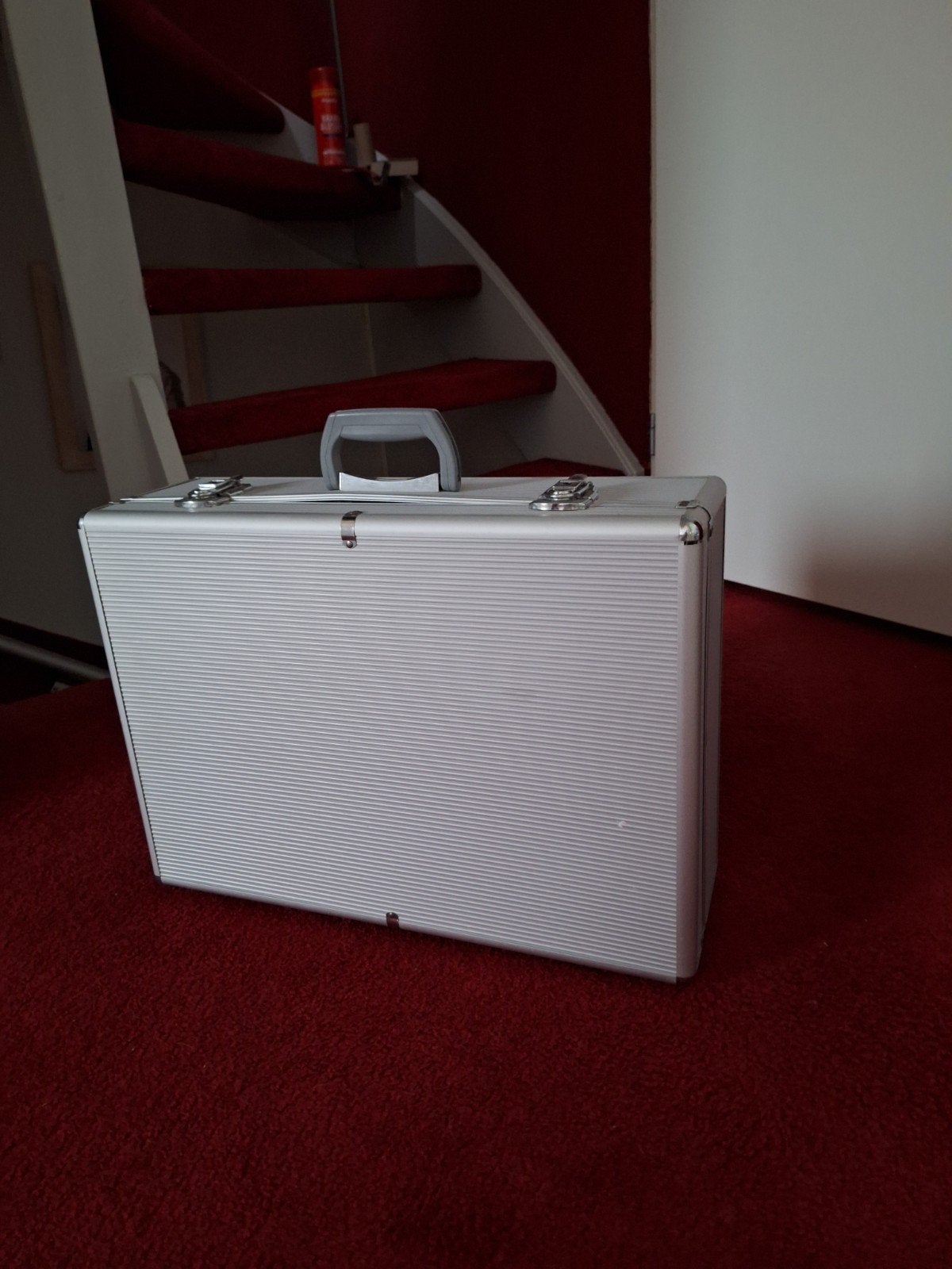 Aluminium koffer met schuimrubber en vakverdeling, Ophalen, Gebruikt