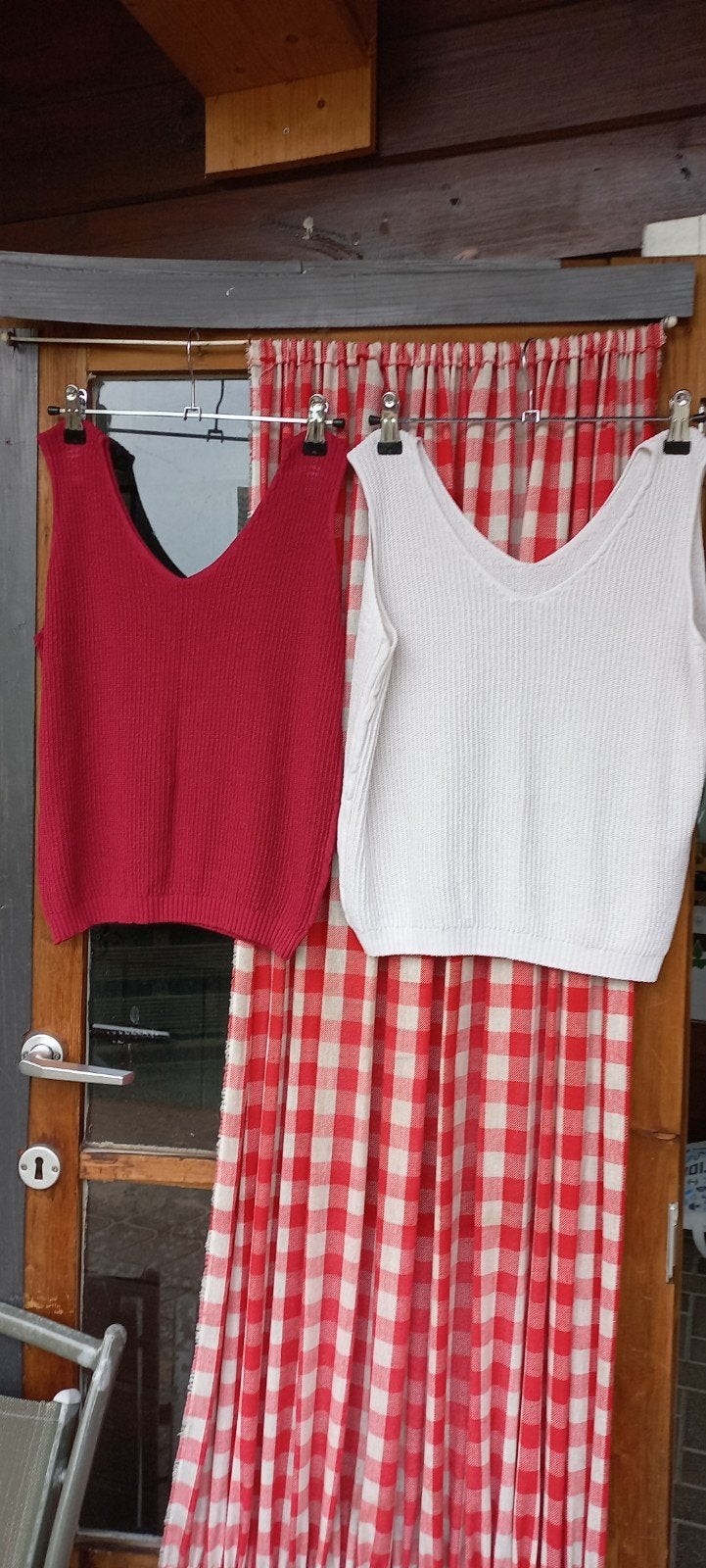 Set van 2 gebreide mouwloze tops (rood en wit) maat M, Ophalen of Verzenden, Gedragen, Rood, X. Tricot S.R.L.