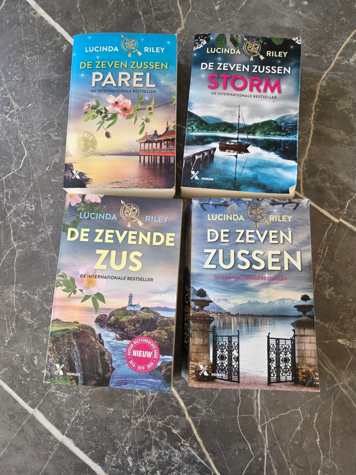 4 delen uit De Zeven Zussen serie van Lucinda Riley, Ophalen of Verzenden, Gelezen