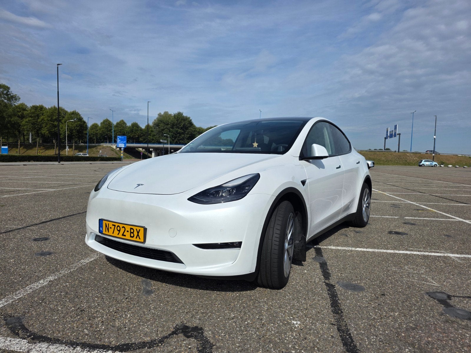 Nette en goed onderhouden Tesla model Y 351pk dual motor