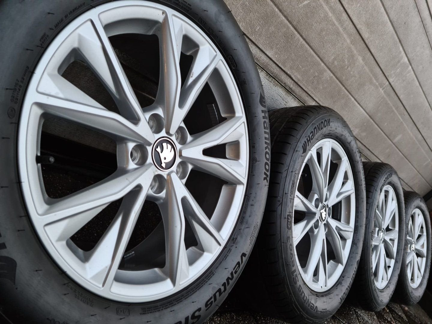 set 18 inch Skoda Karoq Kodiaq GT SuperB velgen zomerbanden, 18 inch, Gebruikt, -, -