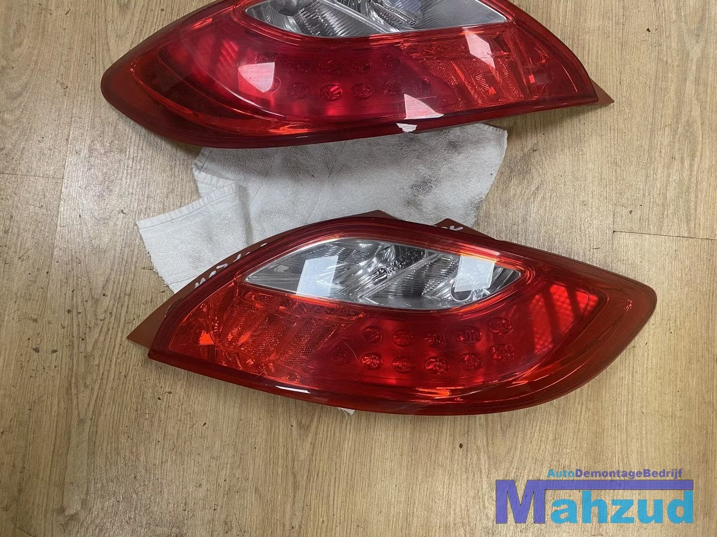 2009 Mazda 2 hatchback achterlicht set links rechts, Gebruikt, Shinchi, Fuchu-Cho 3-1
730-8670  Hiroshima, Mazda Motor Corporation
