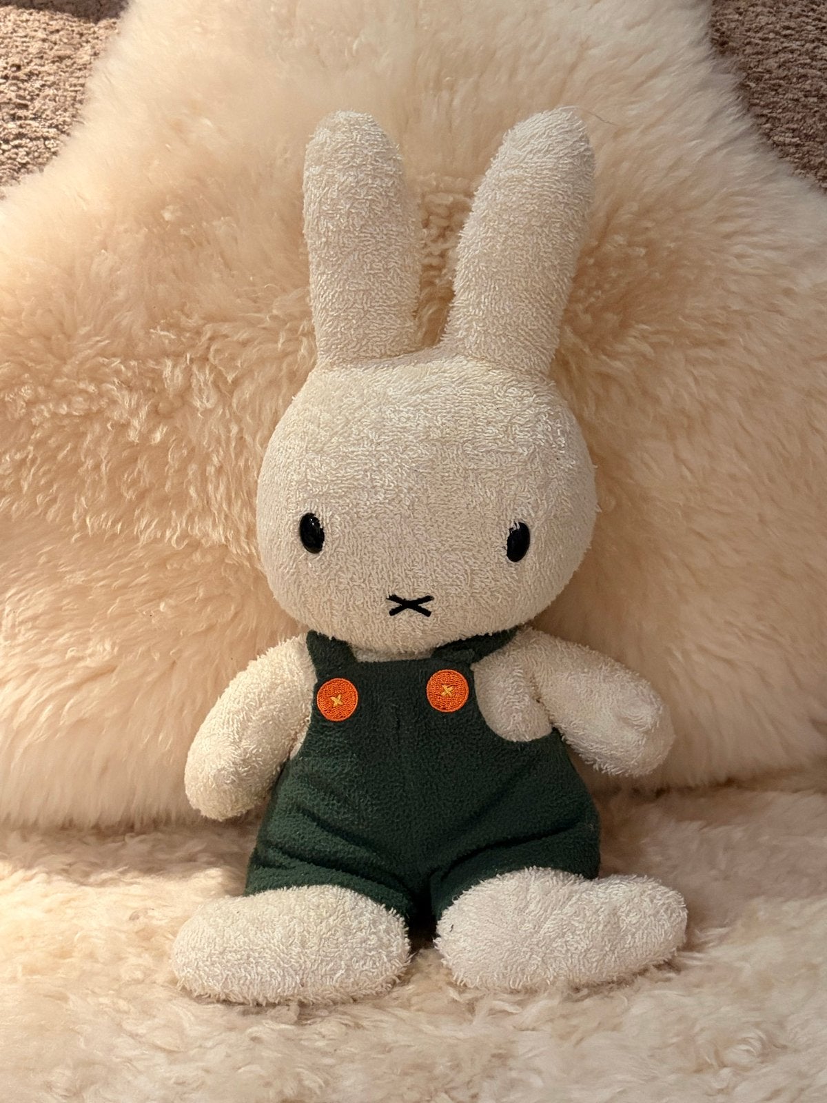 Nijntje knuffel met groene tuinbroek - Zo goed als nieuw, Kinderen en Baby's, Overige merken, Konijn, Nijntje, Ophalen of Verzenden