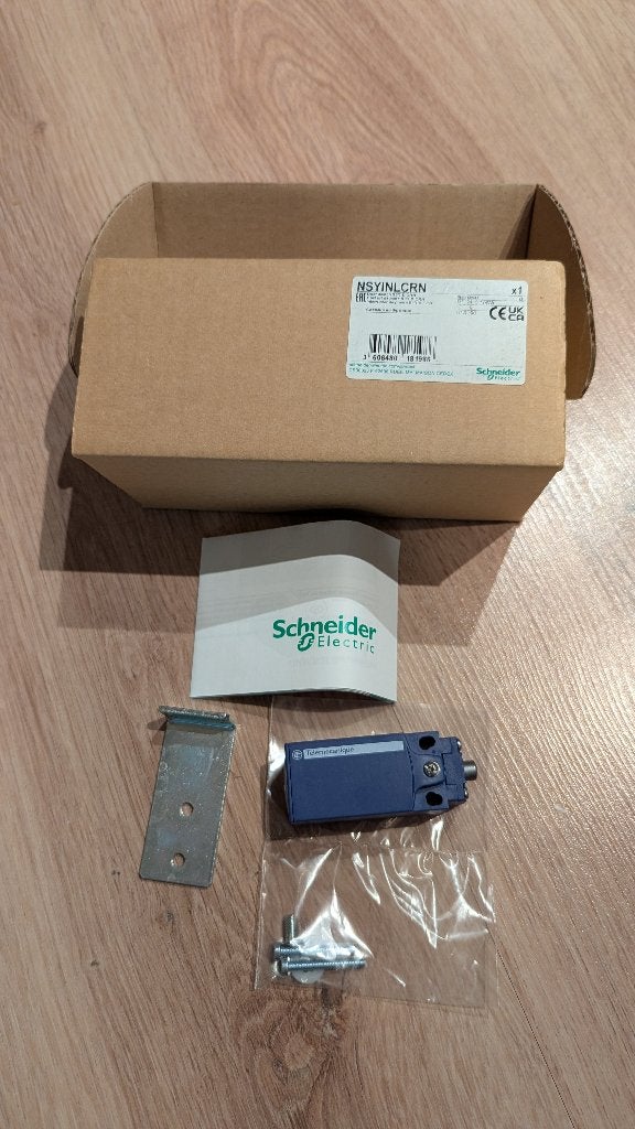 2x Schneider Electric deurschakelaar NSYINLCRN 3606480181986, Ophalen of Verzenden, Nieuw