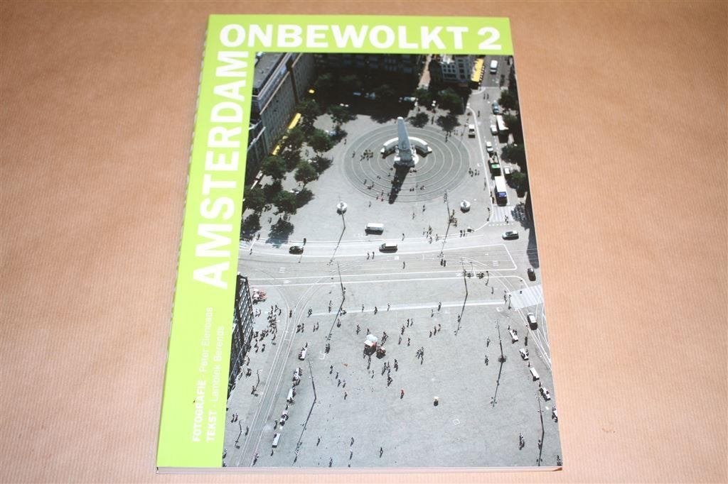 Amsterdam onbewolkt. Deel 2., Boeken, Ophalen of Verzenden, Zo goed als nieuw