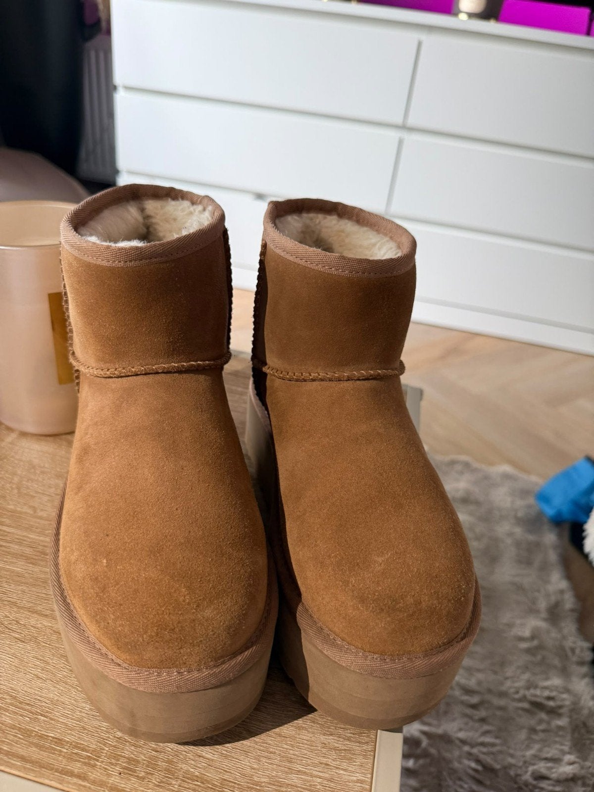 Ugg mini platform chestnut maat 37, Kleding | Dames, Bruin, Ophalen of Verzenden, Zo goed als nieuw, Ugg